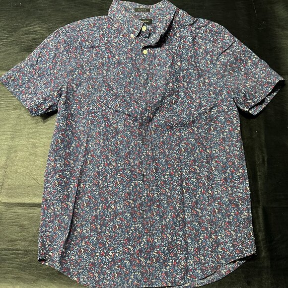 Bundle of 2 Banana Republic Slim Fit Button Downs With Pocket on Chest - Picture 1 of 6